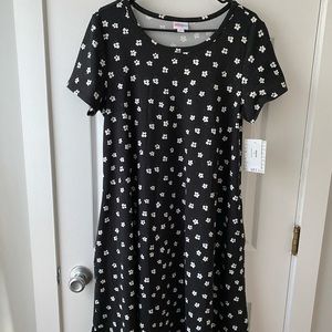NWT - Medium LulaRoe Jessie - Black with flower and polka dot pattern